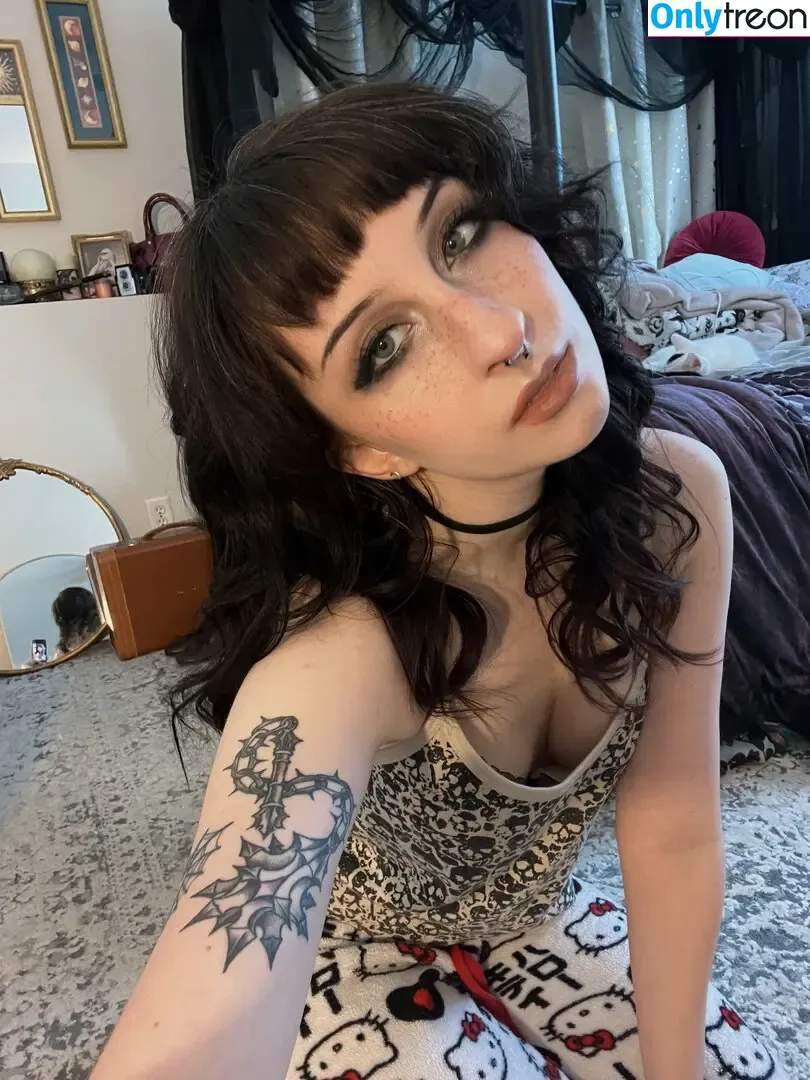 graveghostie nude photo #0086 (eghostie)