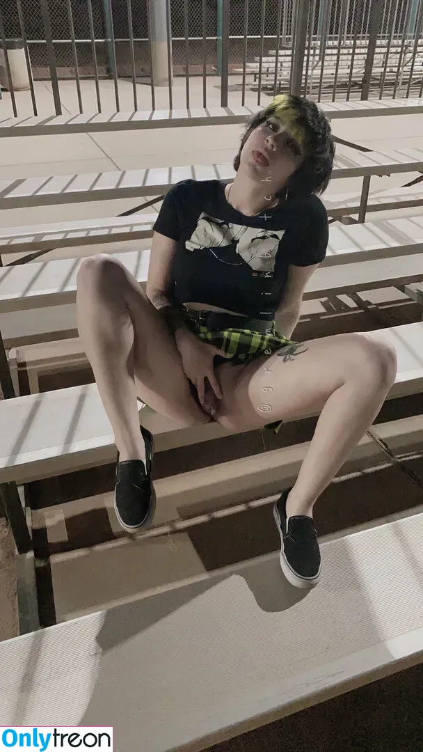 Gremlinbxtch nude photo #0025 (gremlincxnt)