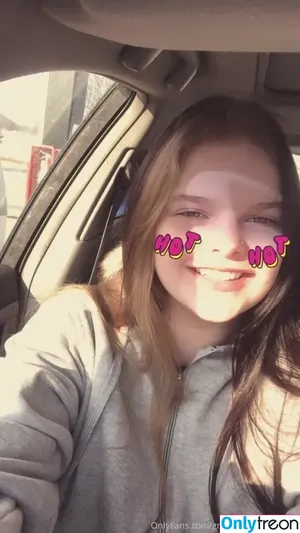 gringalokafreeofficial / alyaassafofficial nude photo #0002