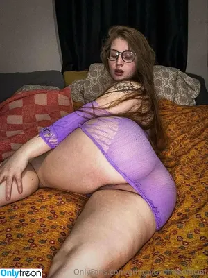gringalokafreeofficial / alyaassafofficial nude photo #0068