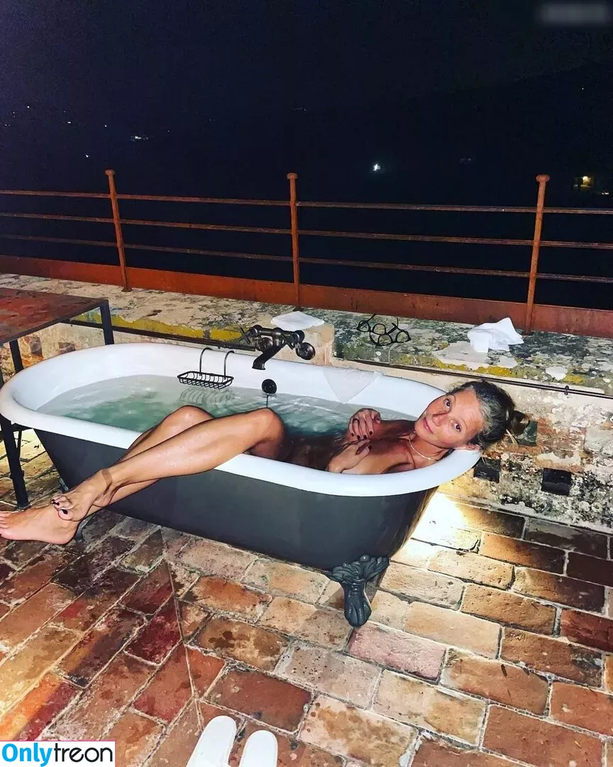 Gwyneth Paltrow nude photo #0340 (GwynethPaltrow)