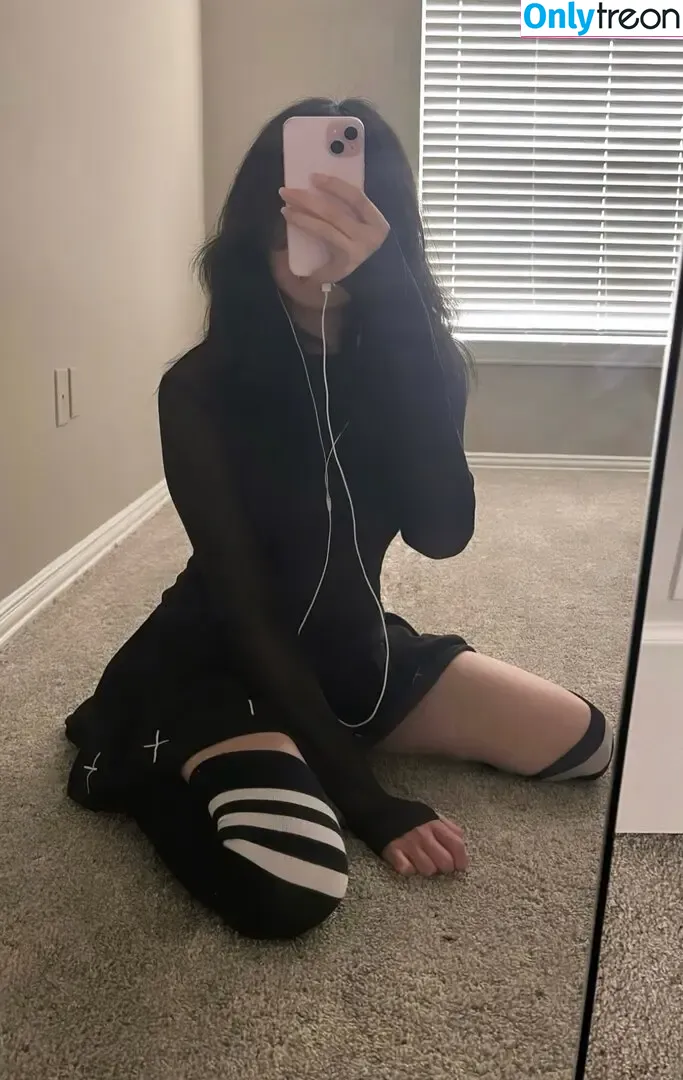 h3llsbrat nude photo #0028 (h3llsbrat)