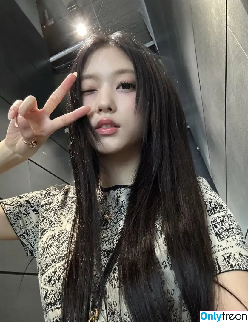 Haerin nude photo #0124 (Jeans / NewJeans_twt / newjeans_official)