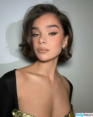 Hailee Steinfeld / hailee_steinfeld / haileesteinfeld nude photo #0161