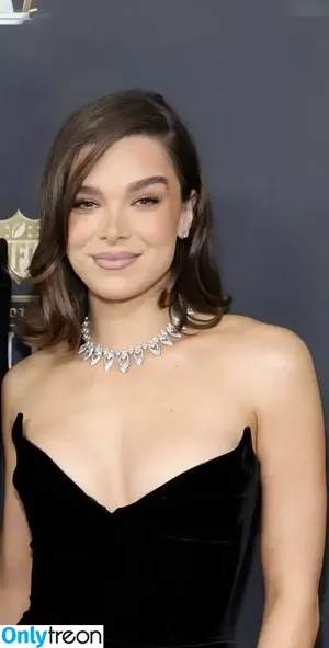 Hailee Steinfeld / hailee_steinfeld / haileesteinfeld nude photo #0206