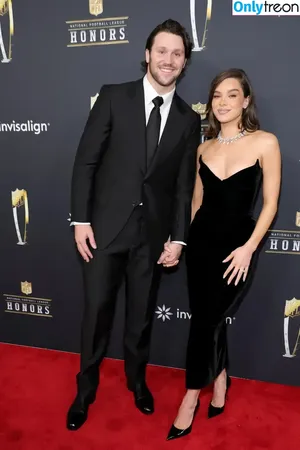 Hailee Steinfeld / hailee_steinfeld / haileesteinfeld nude photo #0209