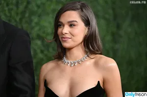 Hailee Steinfeld / hailee_steinfeld / haileesteinfeld nude photo #0224