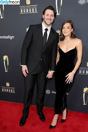 Hailee Steinfeld / hailee_steinfeld / haileesteinfeld nude photo #0240