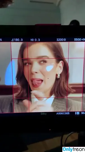 Hailee Steinfeld / haileesteinfeld nude photo #0267