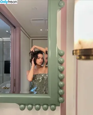 Hailee Steinfeld / haileesteinfeld nude photo #0271