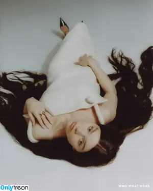 Hailee Steinfeld / haileesteinfeld nude photo #0285