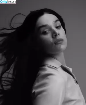 Hailee Steinfeld / haileesteinfeld nude photo #0290