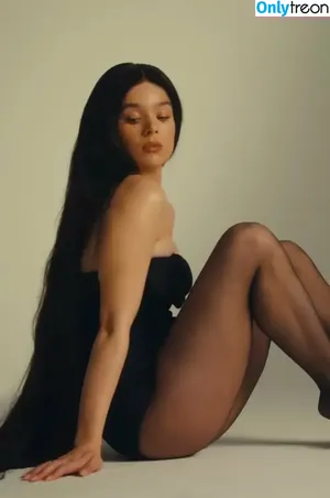Hailee Steinfeld / haileesteinfeld nude photo #0292