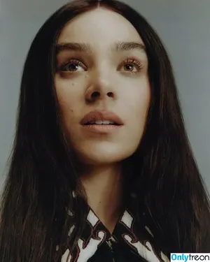 Hailee Steinfeld / haileesteinfeld nude photo #0295