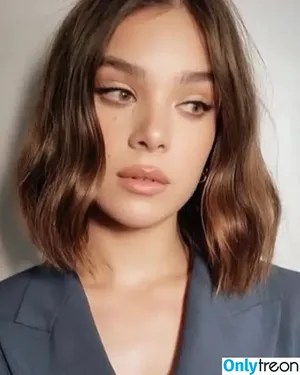 Hailee Steinfeld / hailee_steinfeld / haileesteinfeld nude photo #0606