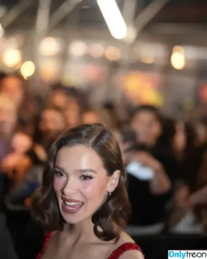Hailee Steinfeld / hailee_steinfeld / haileesteinfeld nude photo #0616