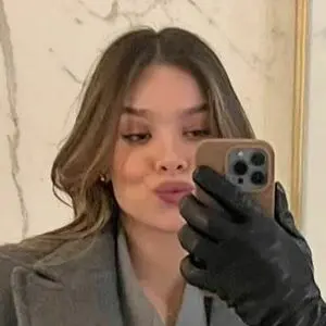 Hailee Steinfeld page