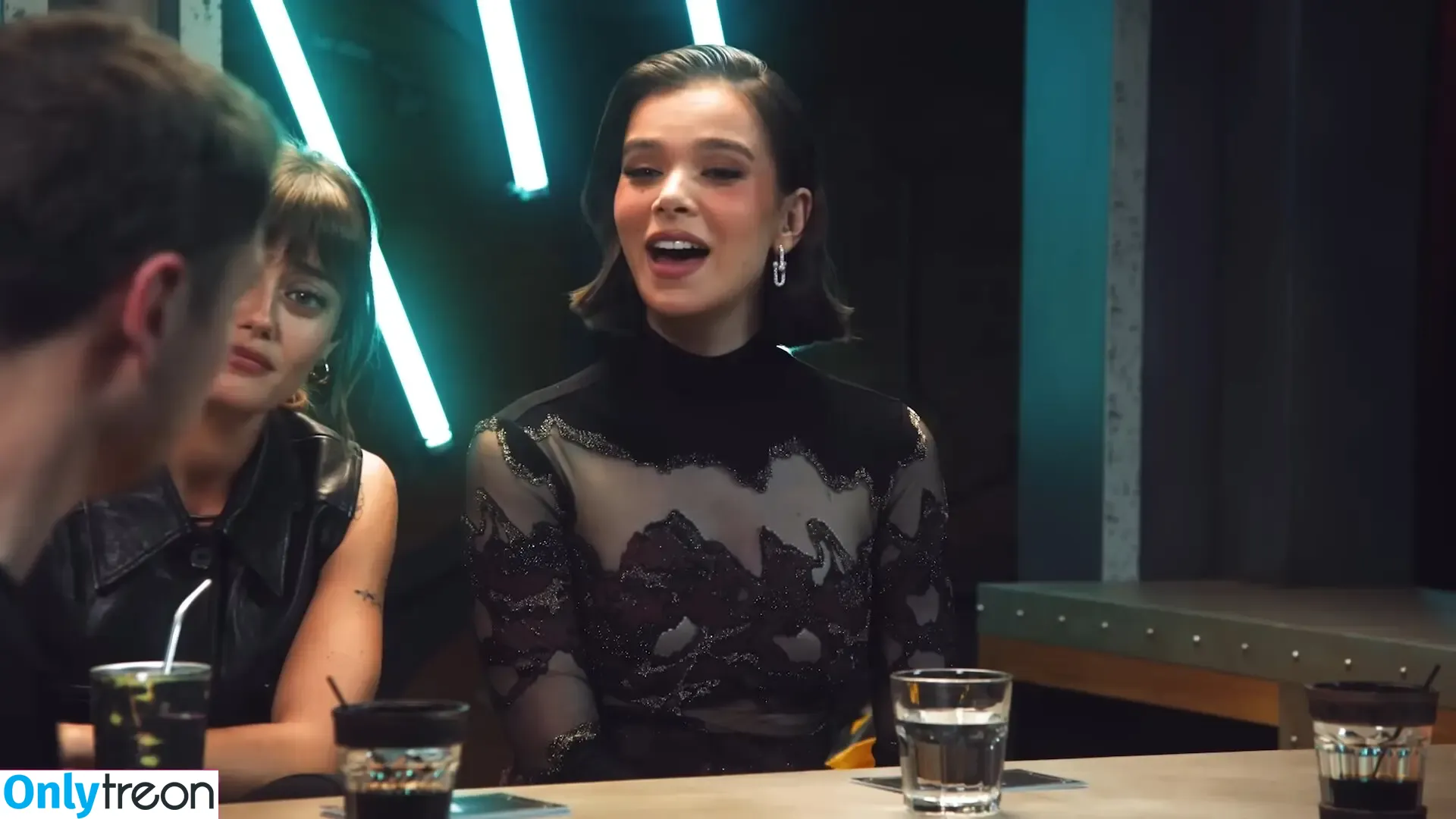 Hailee Steinfeld nude photo #0165 (hailee_steinfeld / haileesteinfeld)