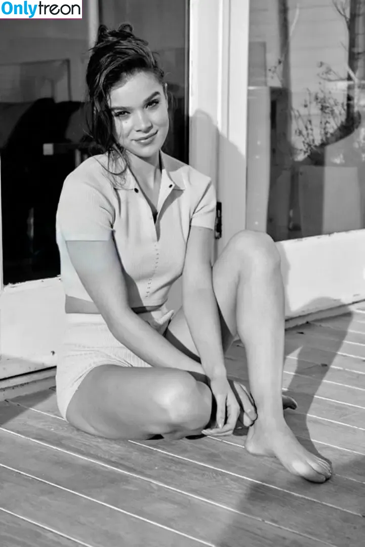 Hailee Steinfeld nude photo #0199 (hailee_steinfeld / haileesteinfeld)