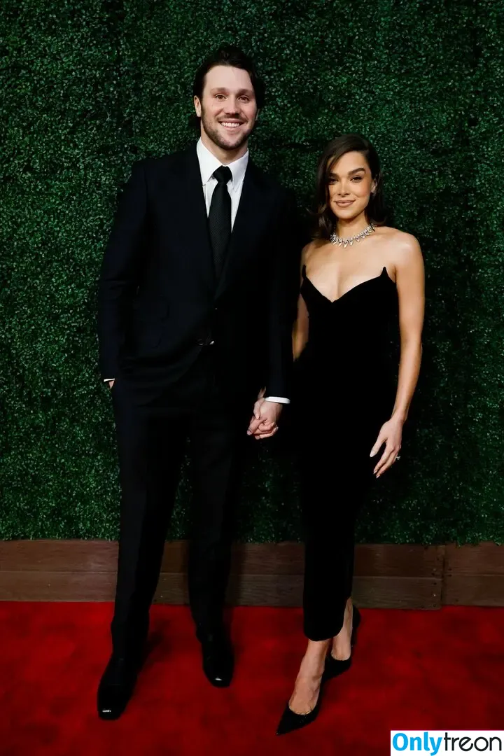 Hailee Steinfeld голая photo #0214 (hailee_steinfeld / haileesteinfeld)