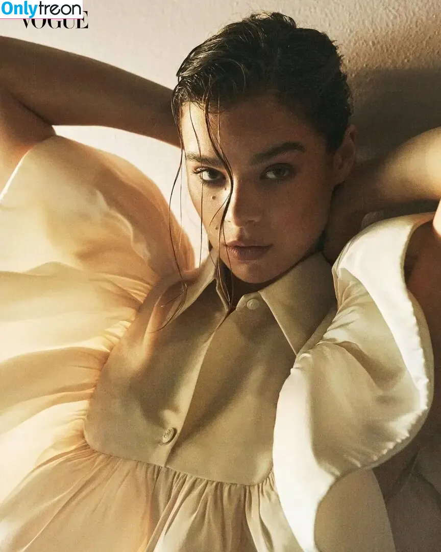 Hailee Steinfeld nude photo #0309 (haileesteinfeld)