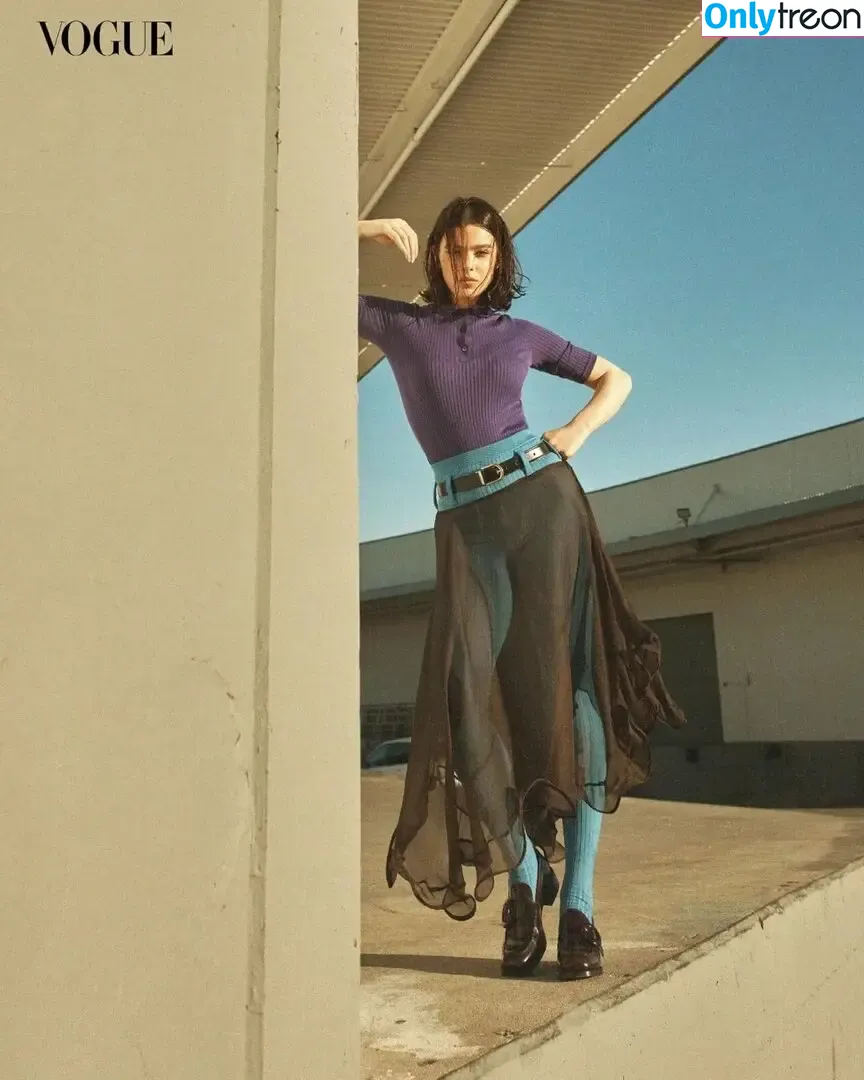 Hailee Steinfeld nude photo #0315 (haileesteinfeld)