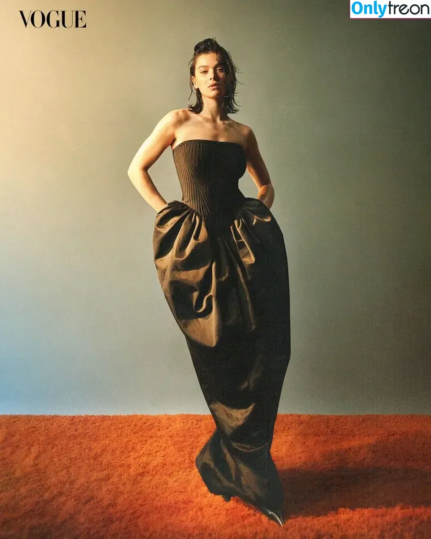 Hailee Steinfeld nude photo #0318 (haileesteinfeld)