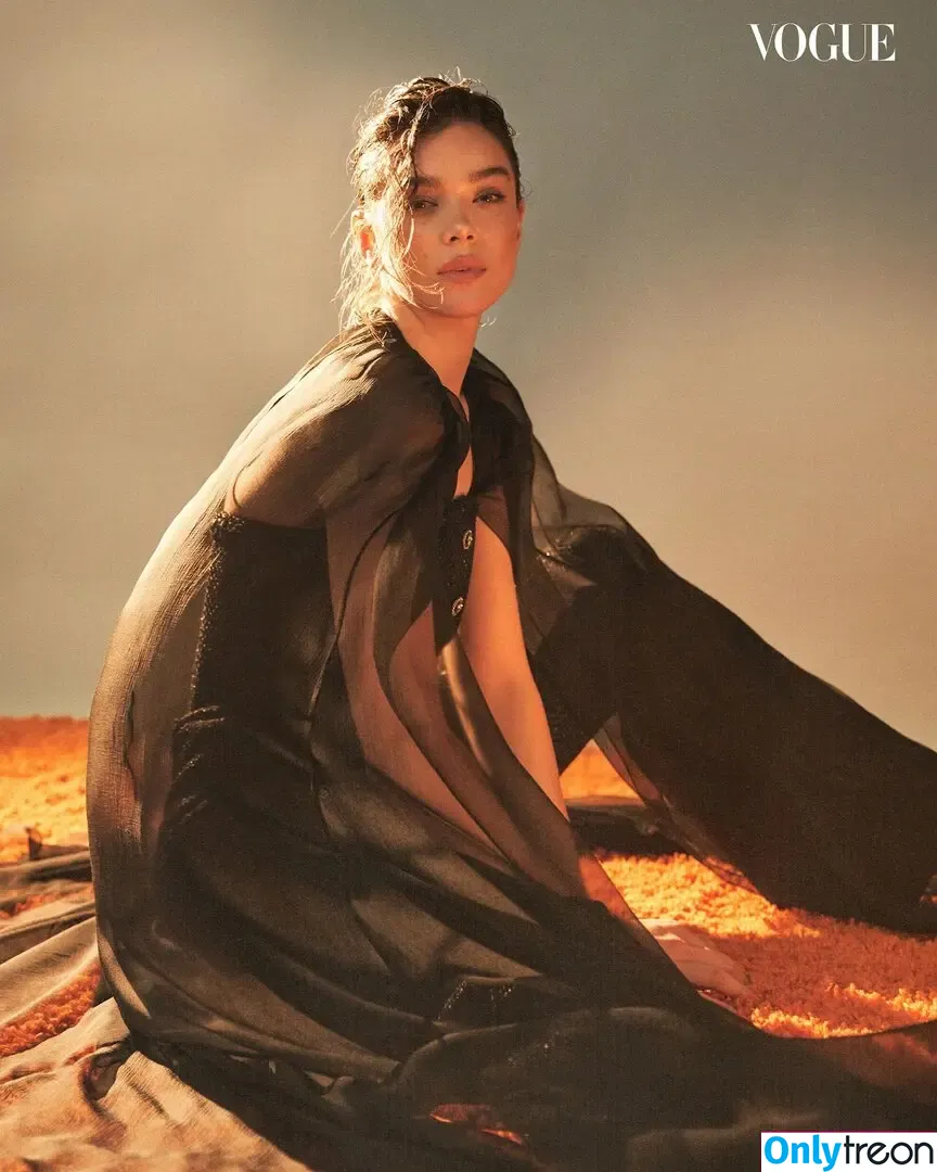 Hailee Steinfeld голая photo #0345 (haileesteinfeld)