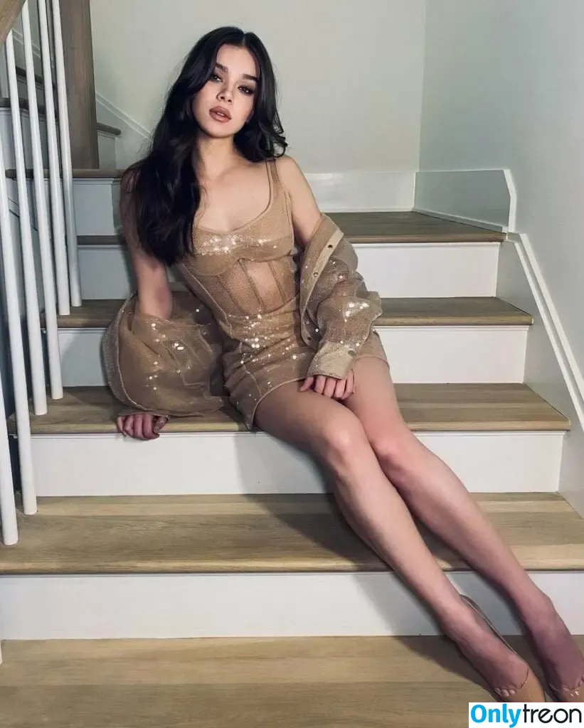 Hailee Steinfeld nude photo #0364 (haileesteinfeld)