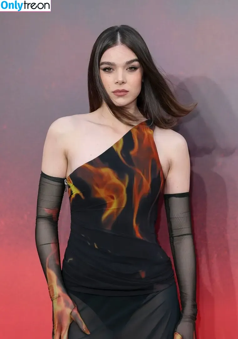 Hailee Steinfeld nude photo #0553 (hailee_steinfeld / haileesteinfeld)
