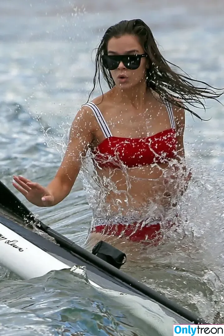 Hailee Steinfeld nude photo #0566 (hailee_steinfeld / haileesteinfeld)