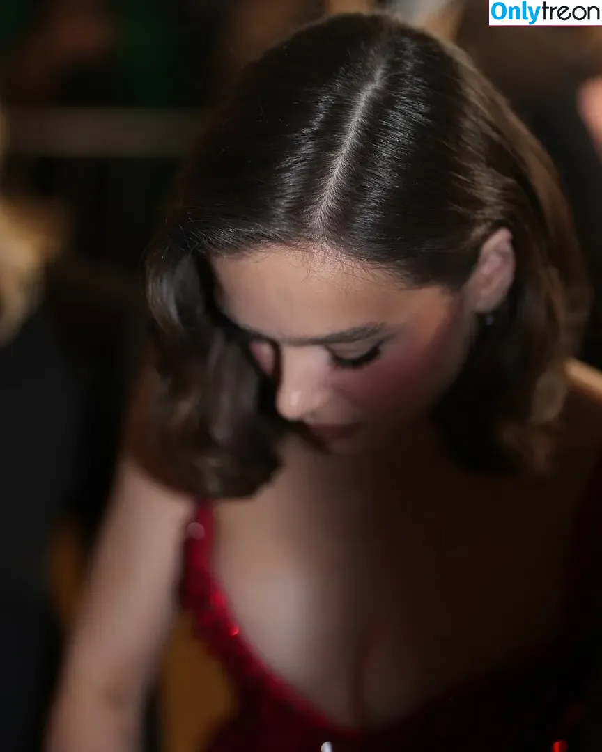 Hailee Steinfeld nude photo #0612 (hailee_steinfeld / haileesteinfeld)