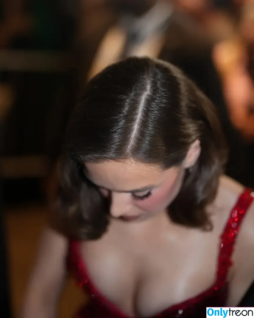Hailee Steinfeld nude photo #0619 (hailee_steinfeld / haileesteinfeld)