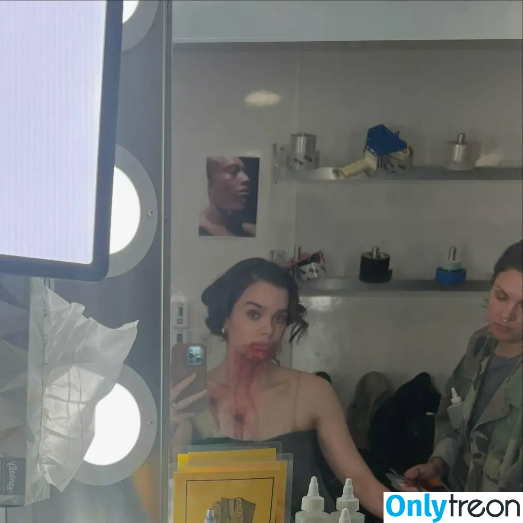 Hailee Steinfeld nude photo #0625 (hailee_steinfeld / haileesteinfeld)