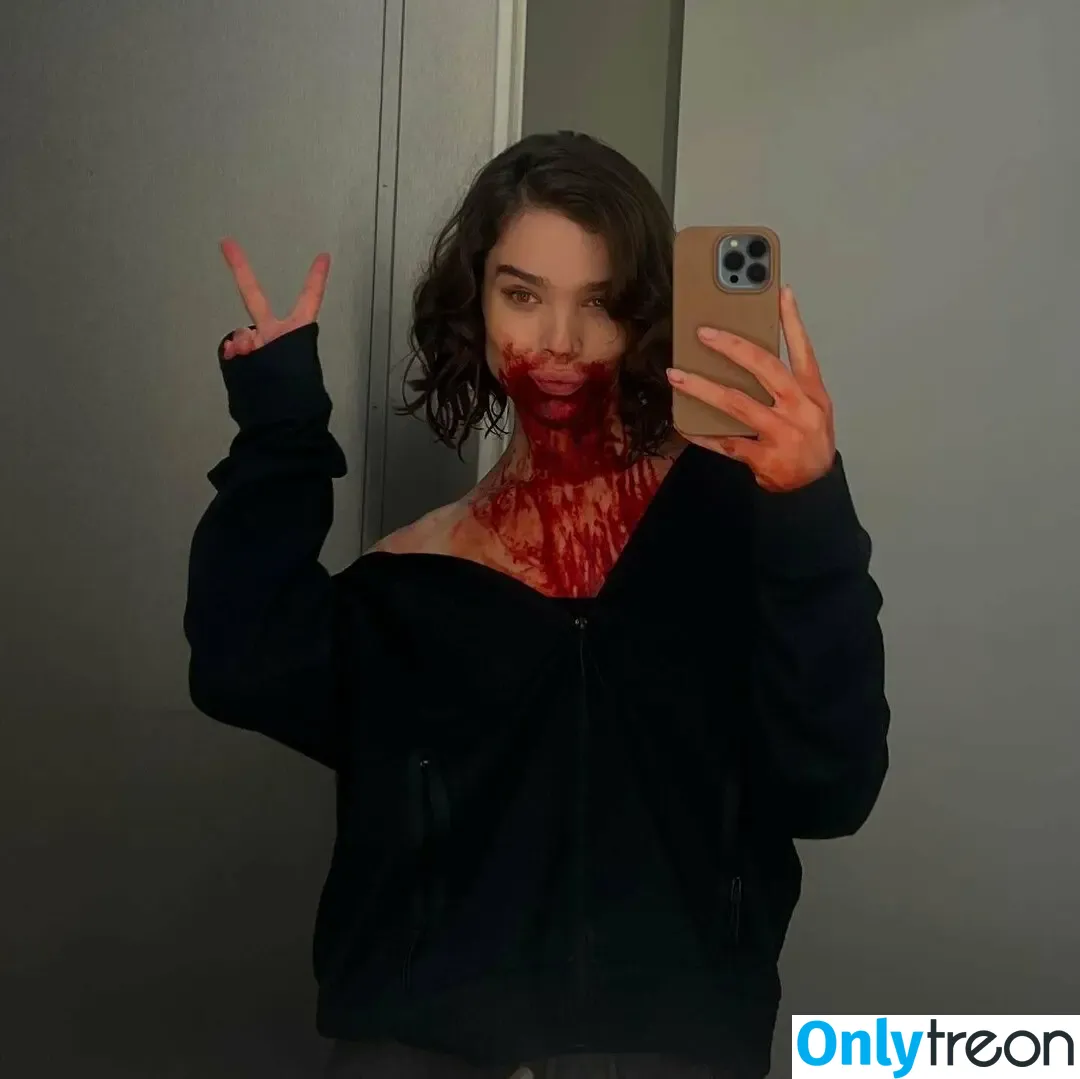 Hailee Steinfeld nude photo #0626 (hailee_steinfeld / haileesteinfeld)