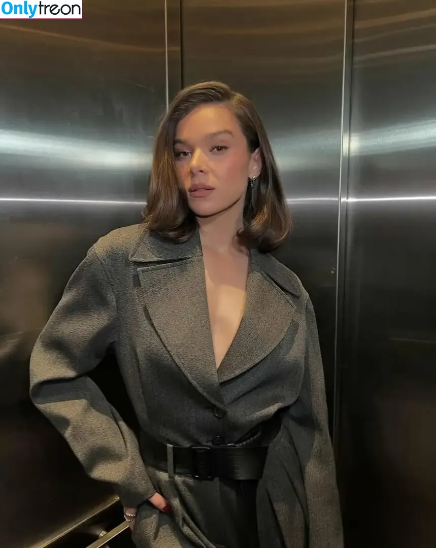 Hailee Steinfeld nude photo #0628 (hailee_steinfeld / haileesteinfeld)