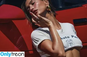 Hailey Baldwin Bieber / haileybieber nude photo #0639