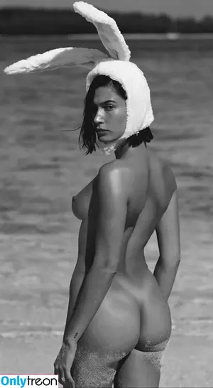 Hailey Baldwin Bieber / haileybieber nude photo #0732