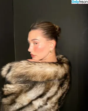 Hailey Baldwin Bieber / haileybieber nude photo #0764