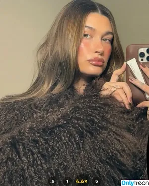 Hailey Baldwin Bieber / haileybieber nude photo #0770
