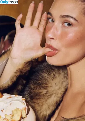 Hailey Baldwin Bieber / haileybieber nude photo #0785