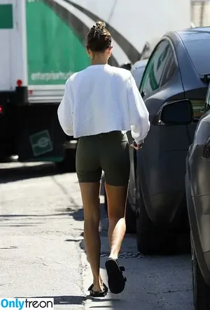 Hailey Baldwin Bieber / haileybieber nude photo #0805