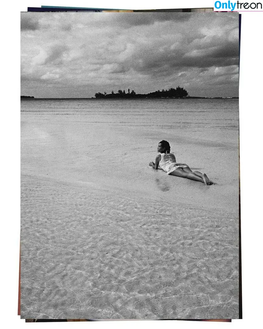 Hailey Baldwin Bieber голая photo #0566 (haileybieber)