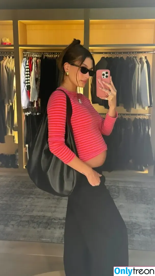 Hailey Baldwin Bieber nude photo #0663 (haileybieber)
