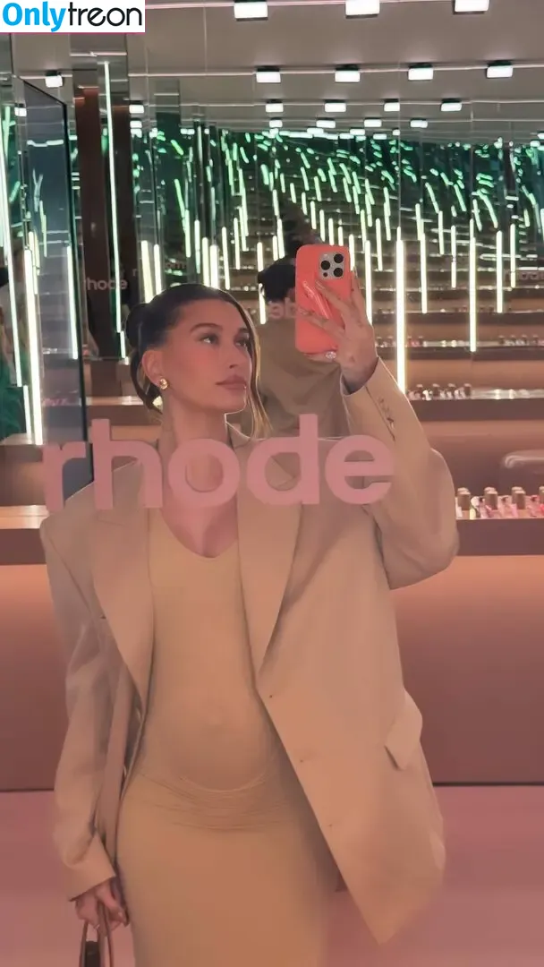Hailey Baldwin Bieber nude photo #0714 (haileybieber)