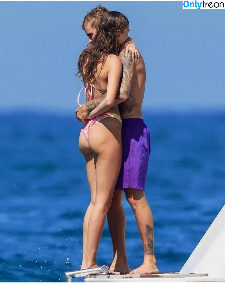 Hailey Baldwin Bieber nude photo #0759 (haileybieber)