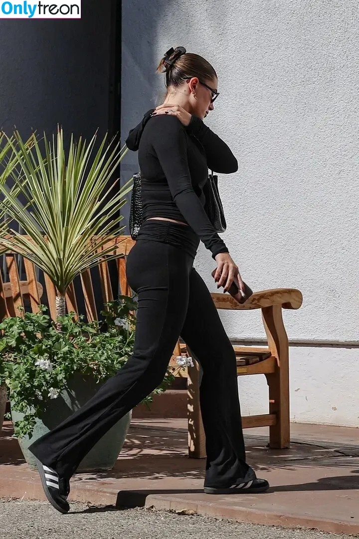 Hailey Baldwin Bieber nude photo #0760 (haileybieber)