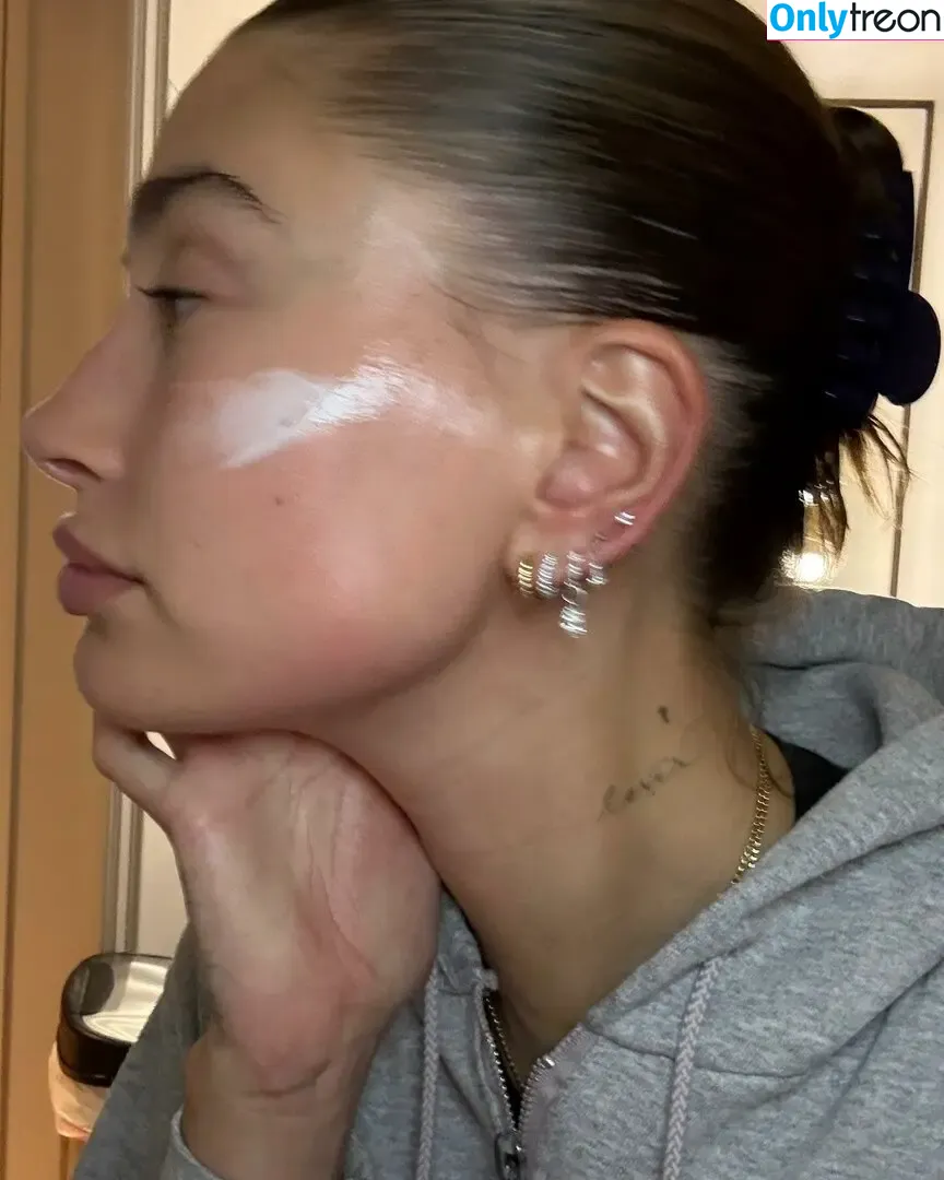Hailey Baldwin Bieber nude photo #0771 (haileybieber)