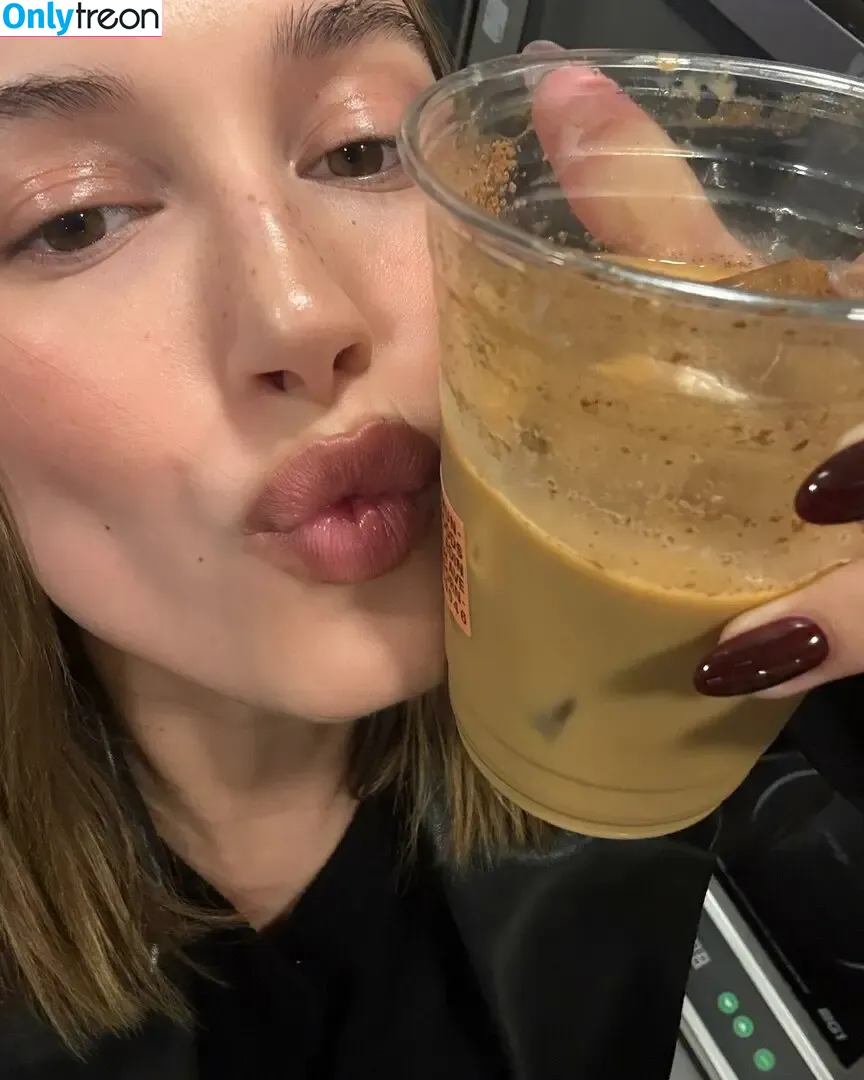 Hailey Baldwin Bieber nude photo #0772 (haileybieber)