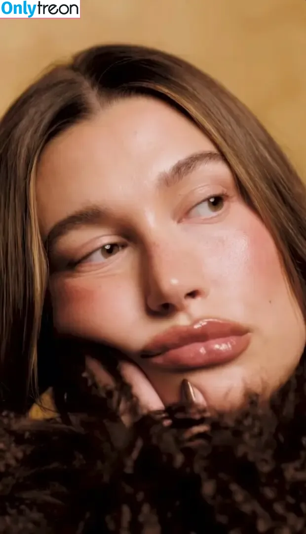 Hailey Baldwin Bieber nude photo #0783 (haileybieber)